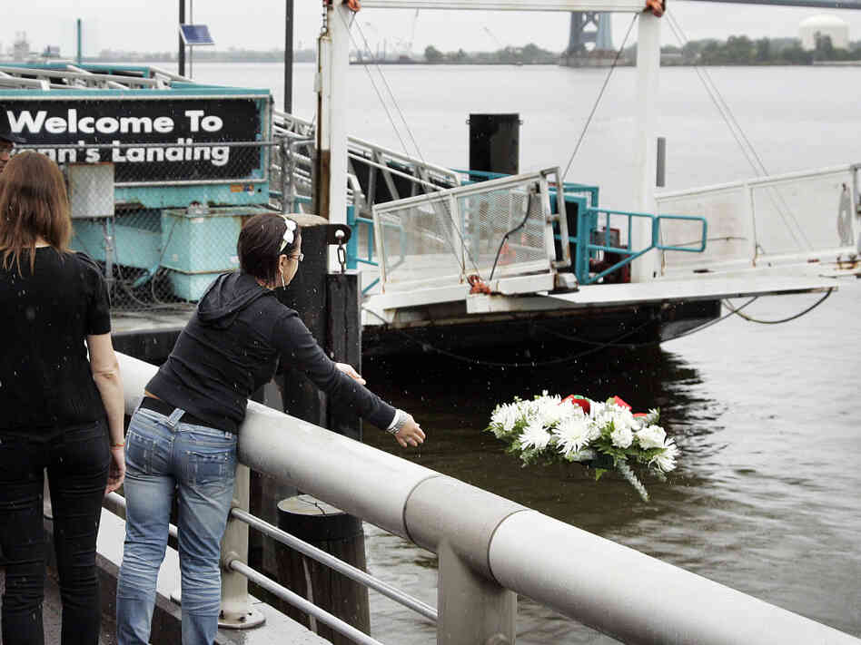 Philadelphia duck boat memorial Philadelphia duck boat memorial